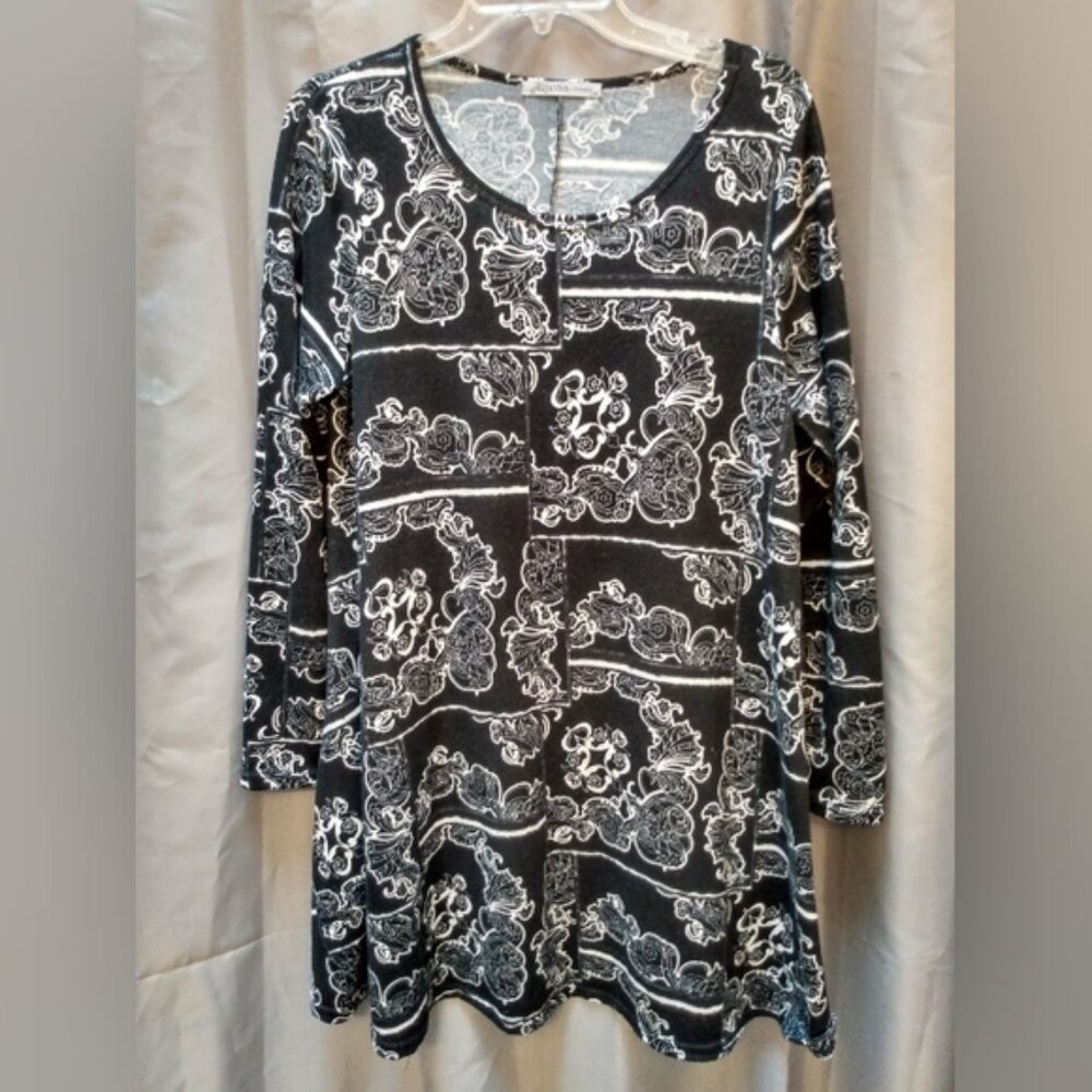 Black & White Arianna by Howard's Mini-Dress, Pool Cover-up  or Sleep Shirt L/XL